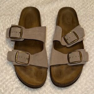 🩶 EUC Universal Thread Taupe Suede Double Buckle Slides